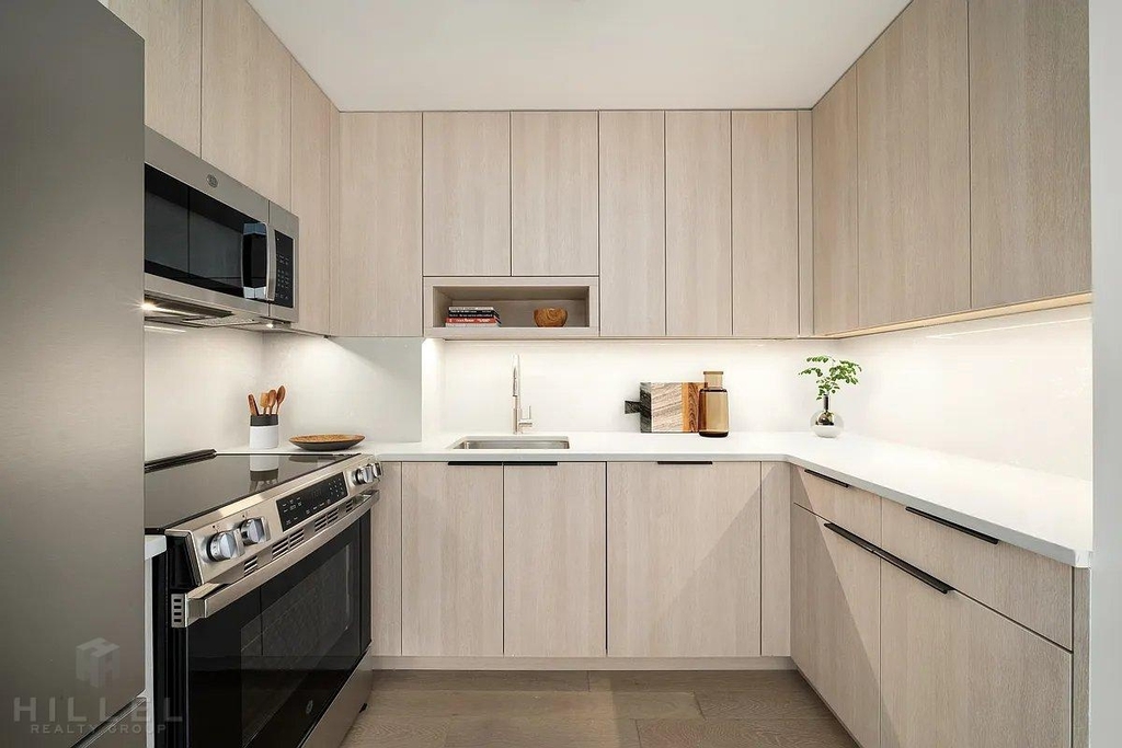 East 36th Street - Photo 3