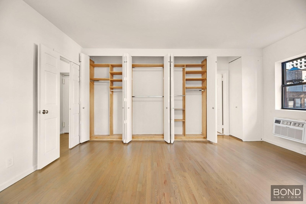 Madison Avenue - Photo 1