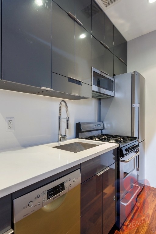 Lexington Ave - Photo 2