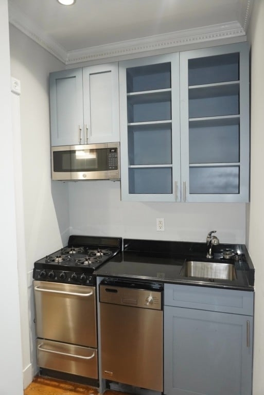 Tenth Avenue - Photo 18