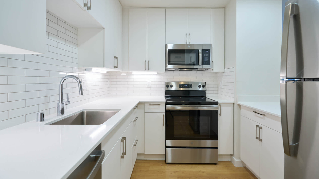 938 110th Ave Ne - Photo 5