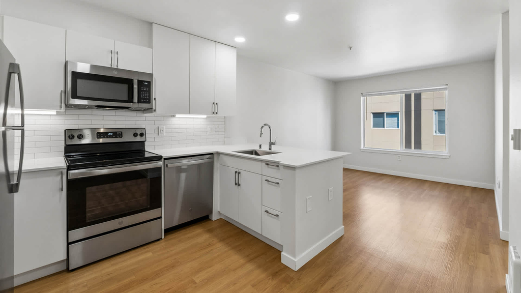 938 110th Ave Ne - Photo 8