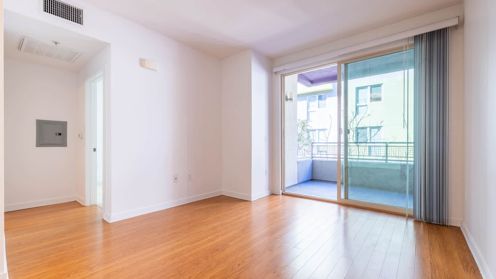 235 South San Pedro Street - Photo 3