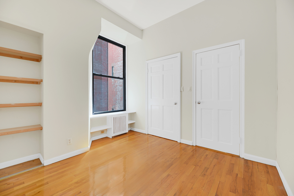 Madison Avenue - Photo 3