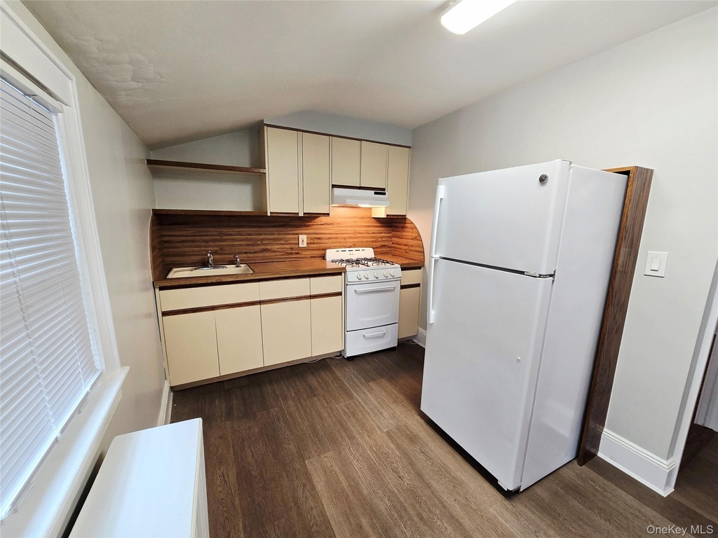 190 Bryant Avenue - Photo 6