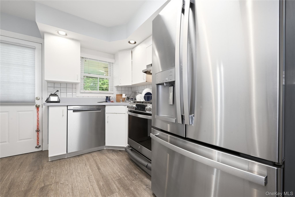442 Langley Avenue - Photo 4