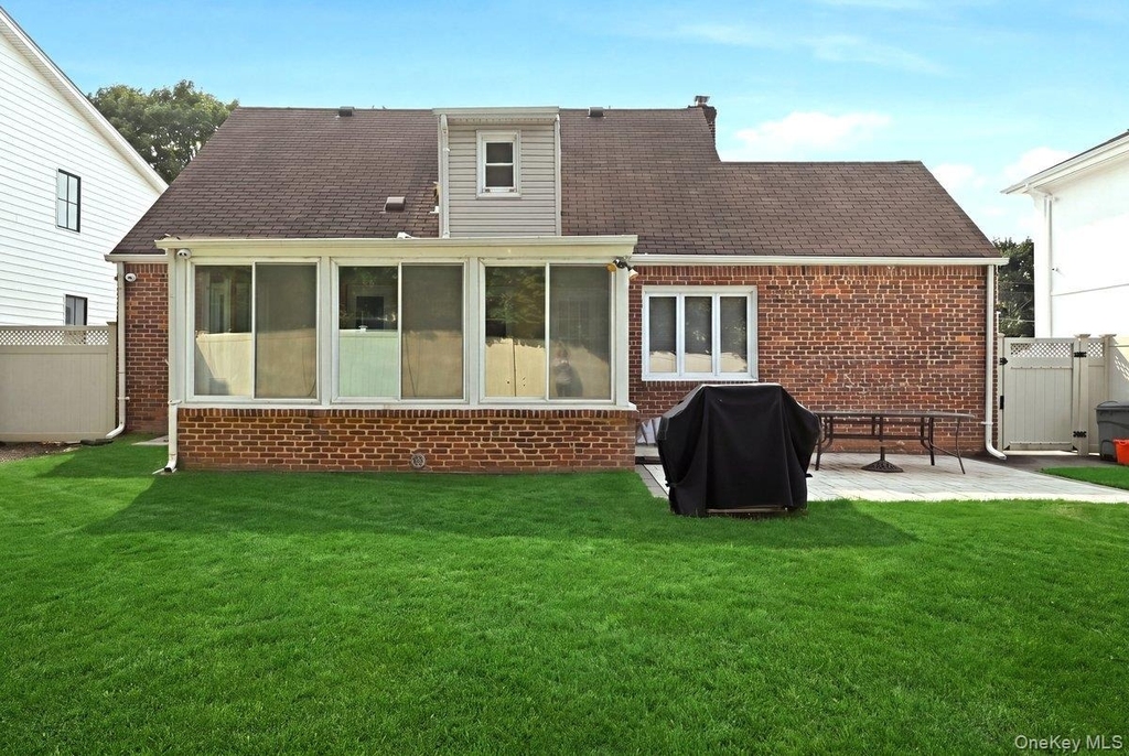 442 Langley Avenue - Photo 13