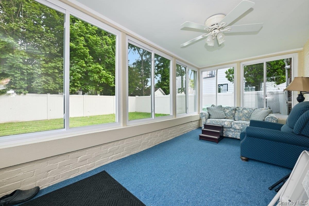 442 Langley Avenue - Photo 11