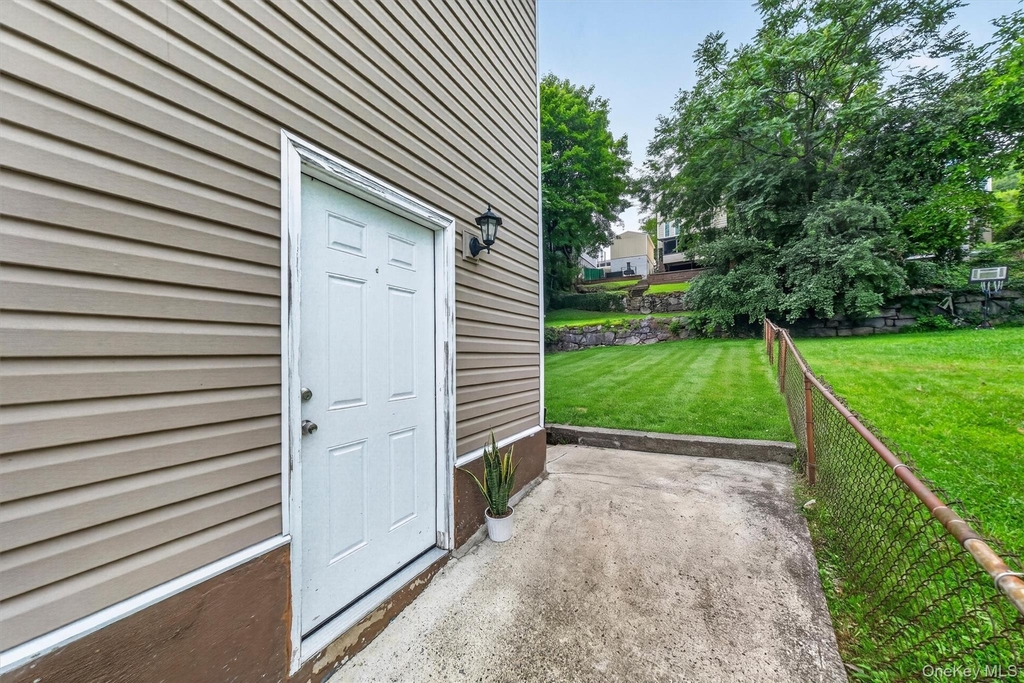 29 Fort Putnam Street - Photo 8