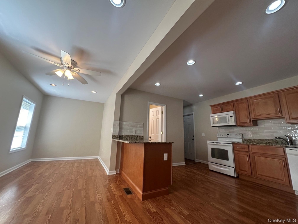 29 Fort Putnam Street - Photo 2