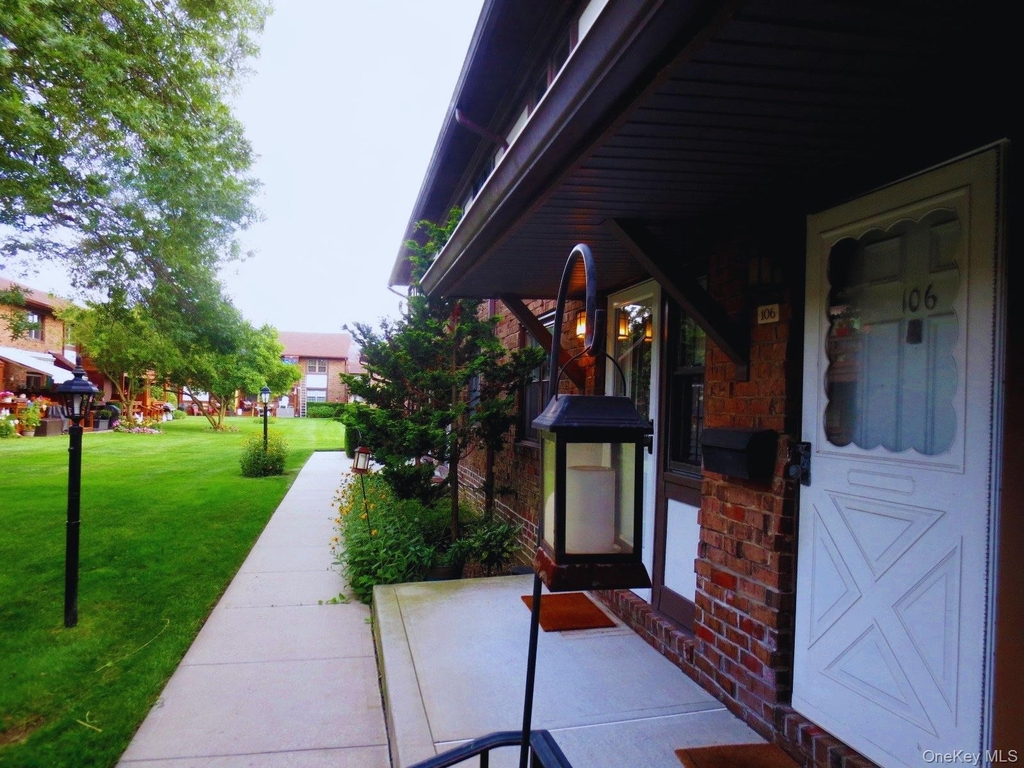 106 Mariners Way - Photo 1