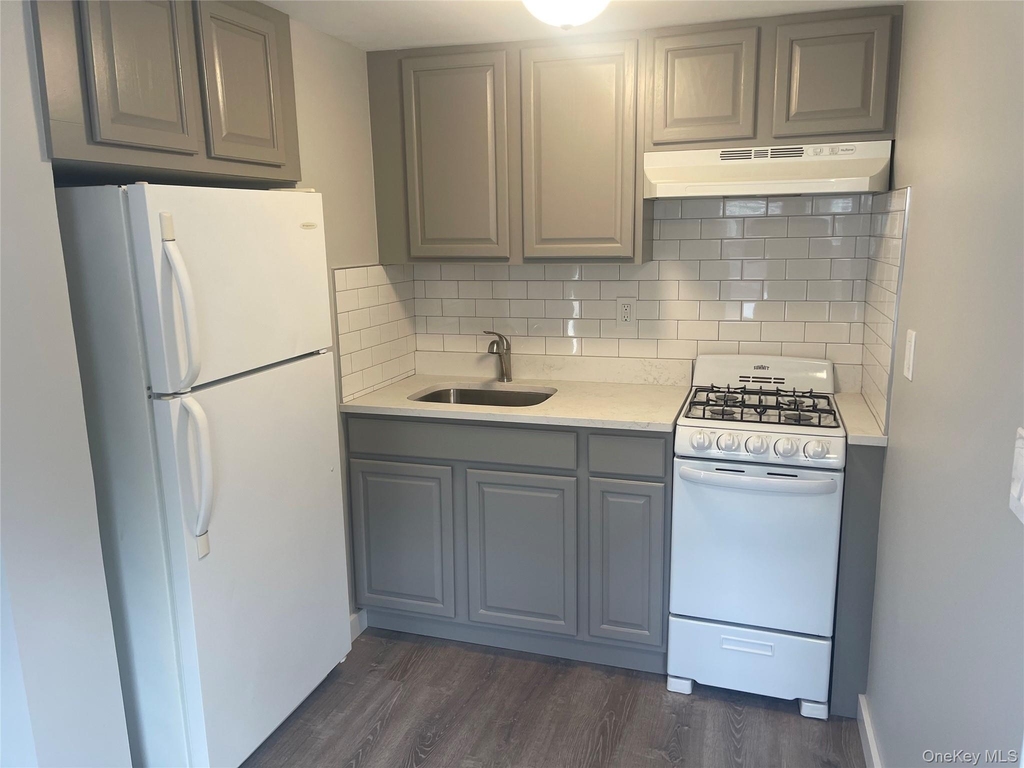 21 Collegeview Avenue - Photo 2