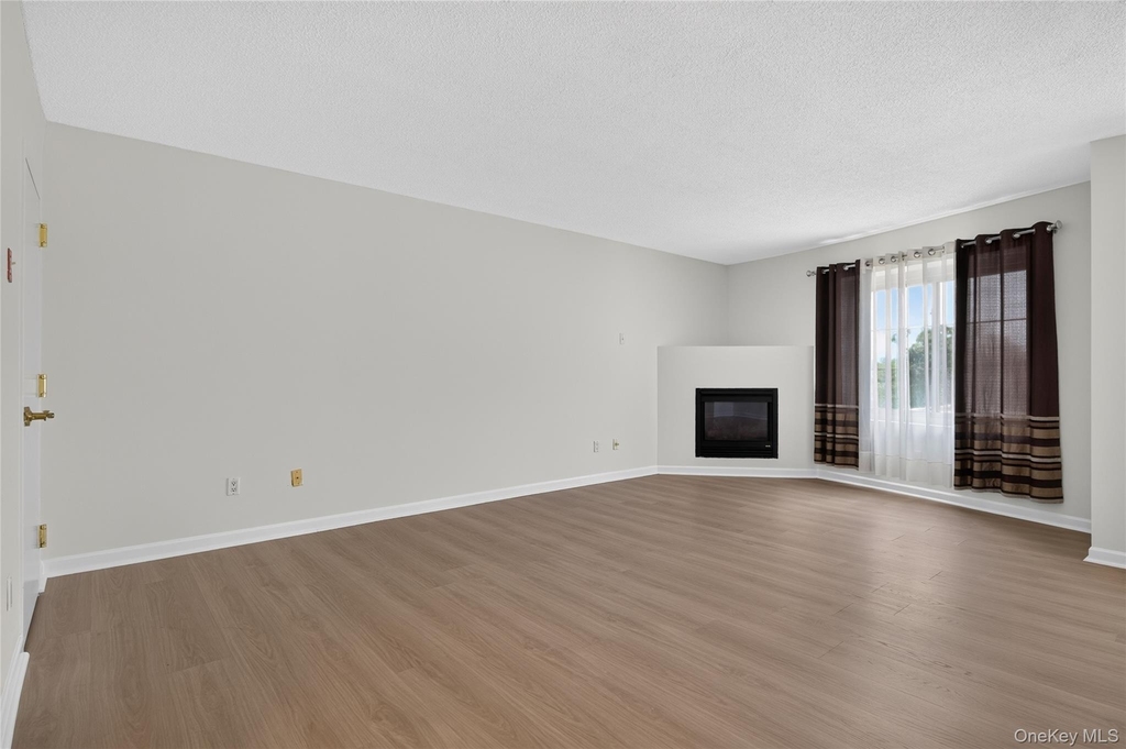 242 Maple Avenue - Photo 2