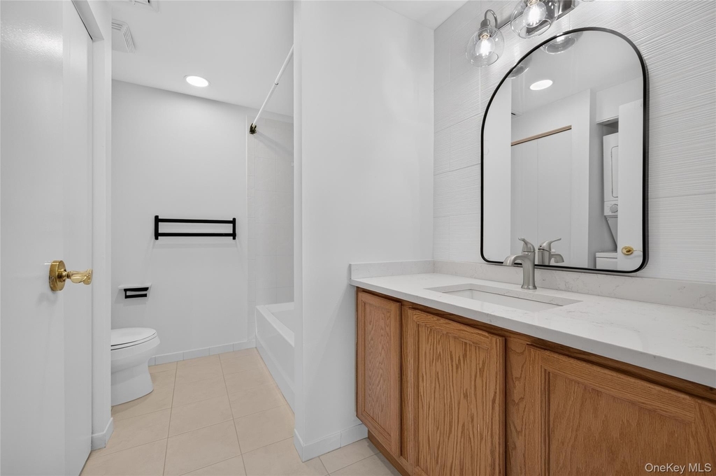 242 Maple Avenue - Photo 15