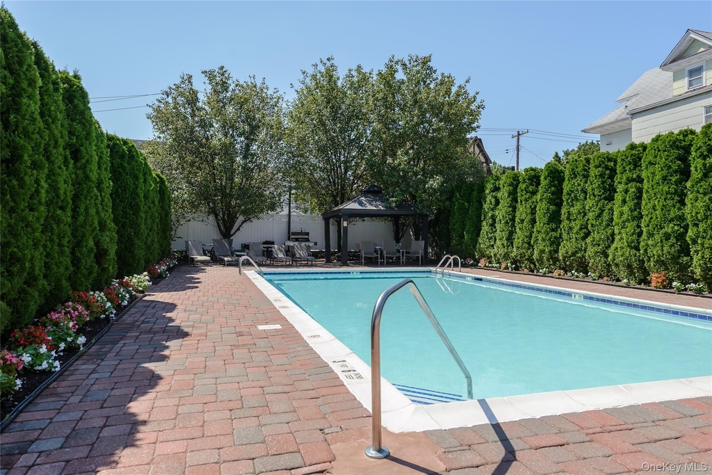 242 Maple Avenue - Photo 22