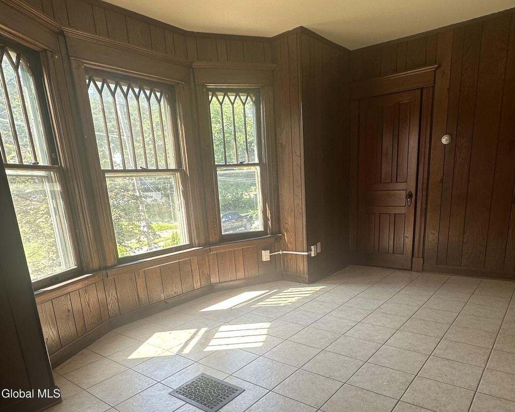 1617 Campbell Avenue - Photo 2