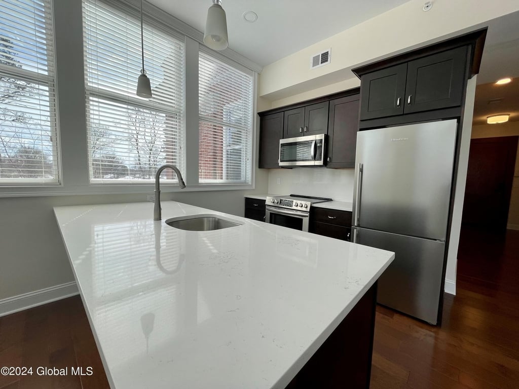 233 Lake Avenue - Photo 3