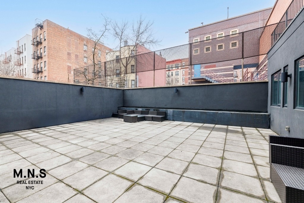 531 W 159th Street - Photo 8