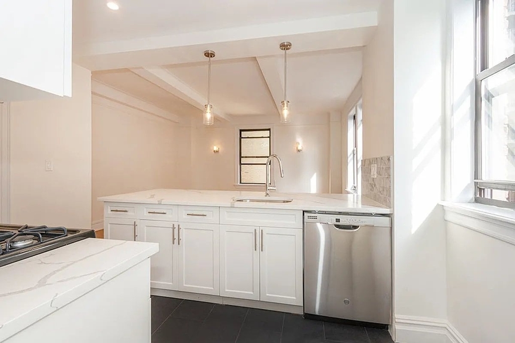 27 W 96th Street - Photo 2