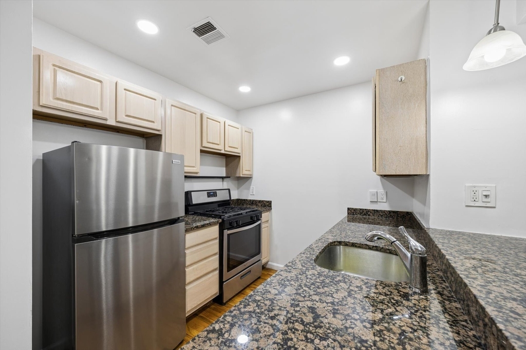 630 W 138th Street - Photo 4