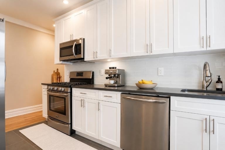 550 Riverside Drive - Photo 3
