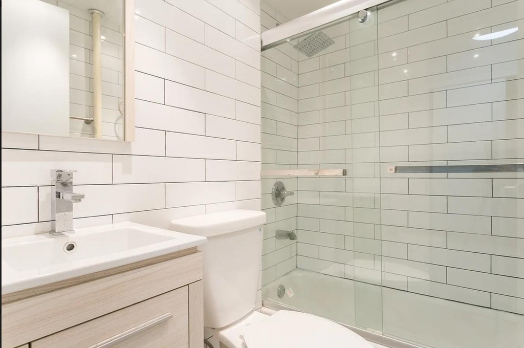 456 W 22nd Street - Photo 3