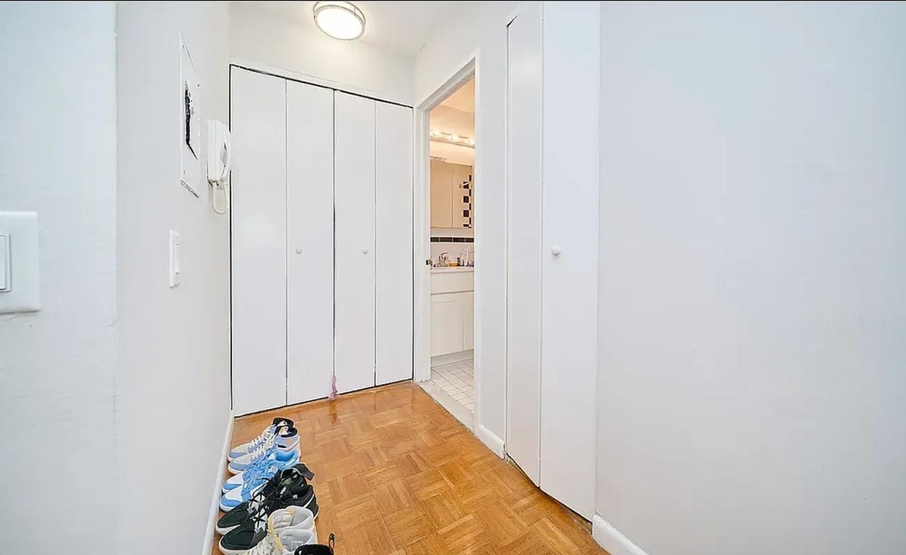 337 W 43rd Street - Photo 2