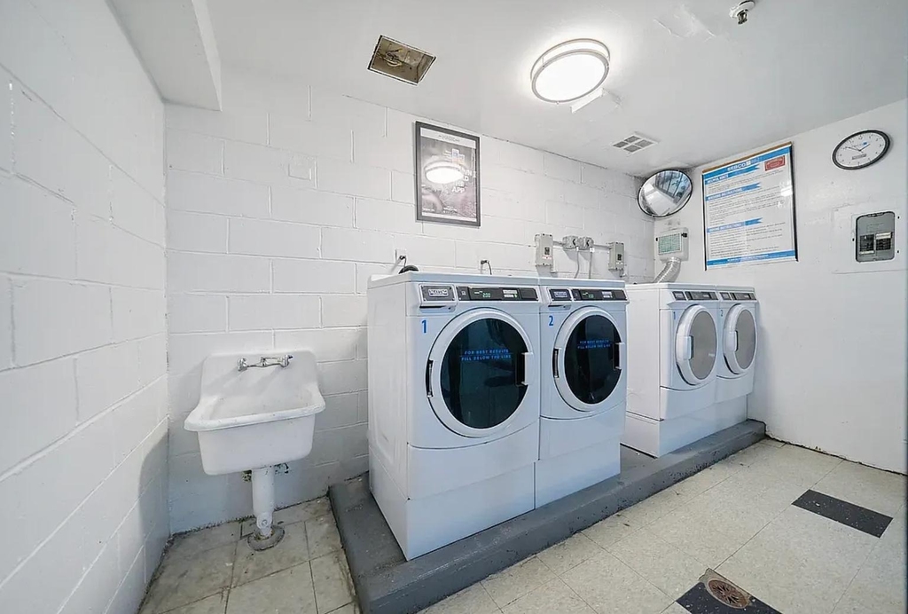 337 W 43rd Street - Photo 9