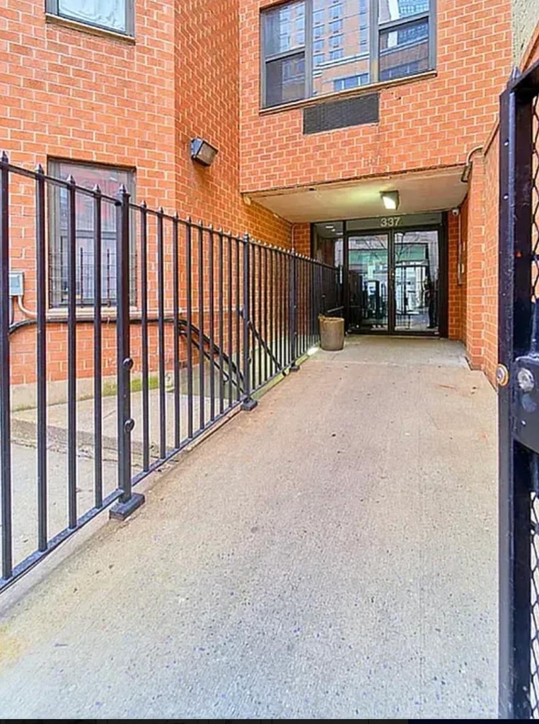 337 W 43rd Street - Photo 8