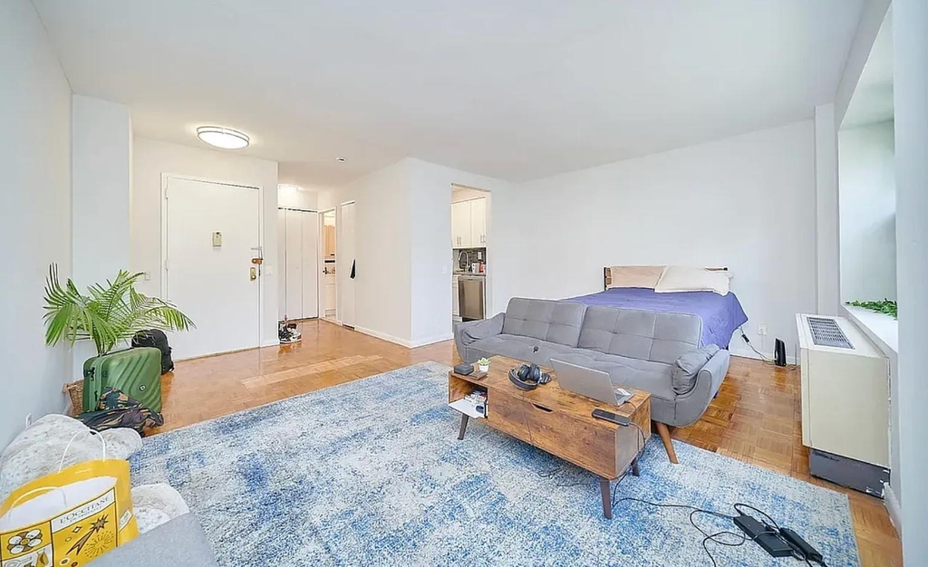 337 W 43rd Street - Photo 0