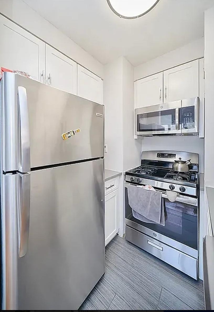 337 W 43rd Street - Photo 4