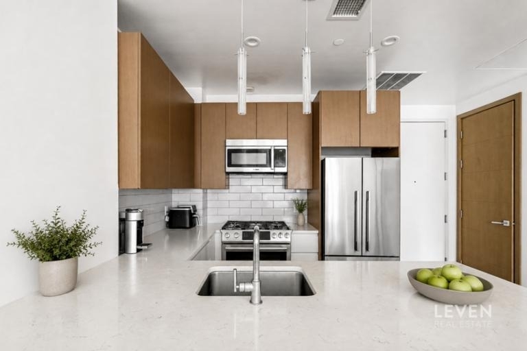 27-17 42nd Road - Photo 3