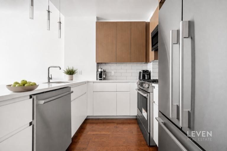 27-17 42nd Road - Photo 4