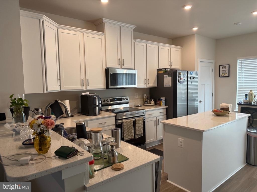 353 Huntwellwest Boulevard - Photo 2