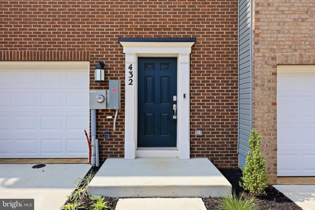 432 Seeback Dr - Photo 2