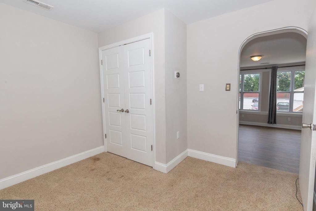 212 W Burke Street - Photo 13