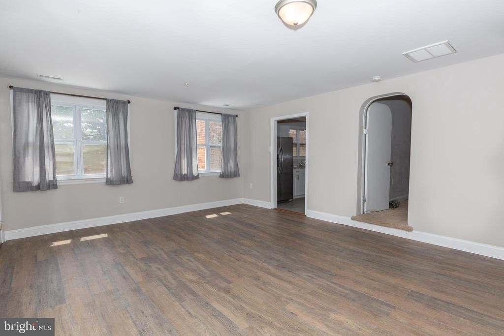 212 W Burke Street - Photo 18