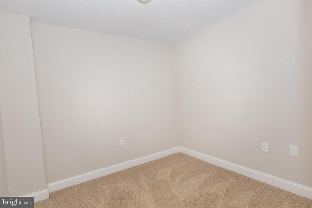 212 W Burke Street - Photo 10