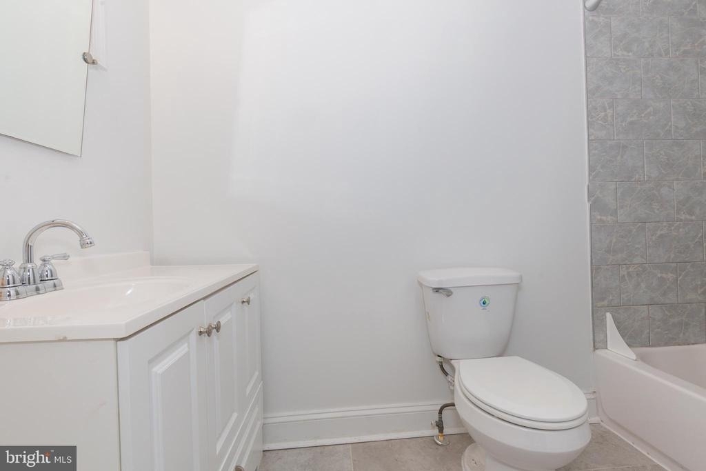 212 W Burke Street - Photo 5