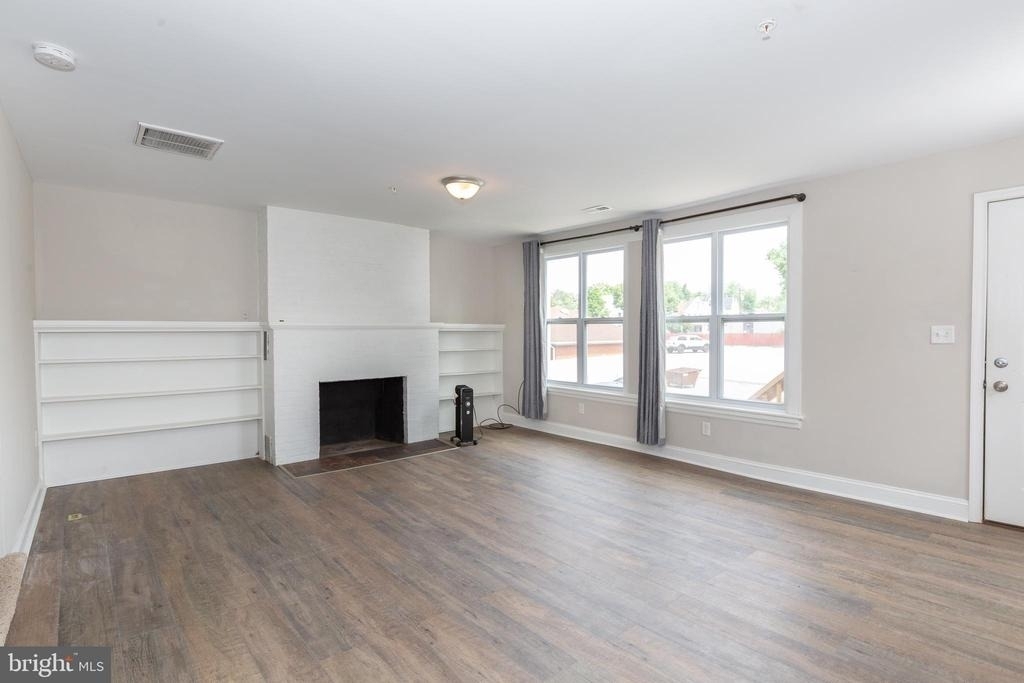 212 W Burke Street - Photo 3