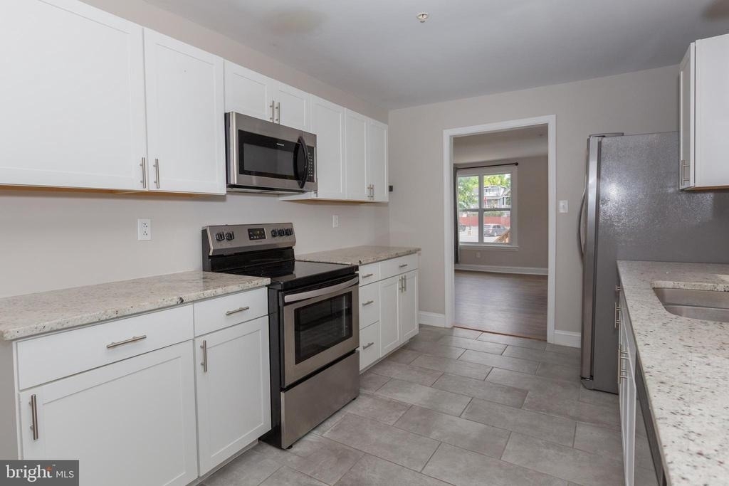 212 W Burke Street - Photo 11