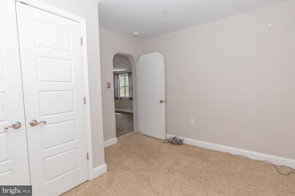 212 W Burke Street - Photo 15