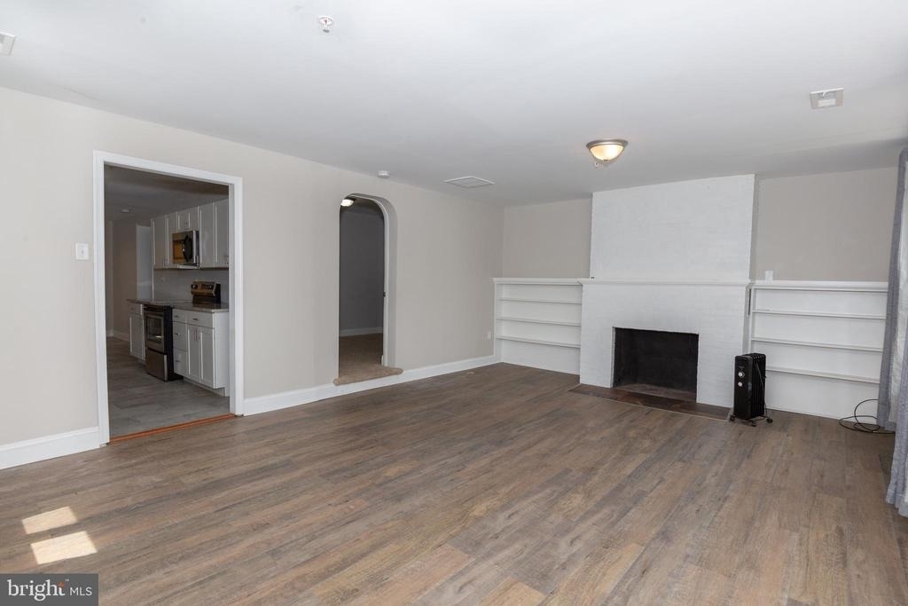 212 W Burke Street - Photo 2