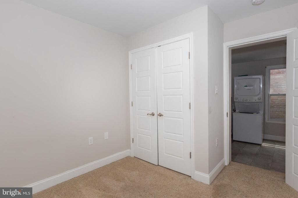 212 W Burke Street - Photo 8