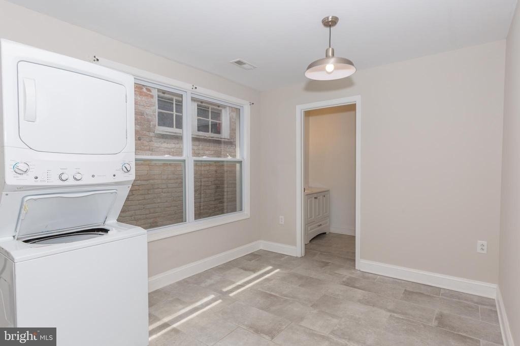 212 W Burke Street - Photo 7