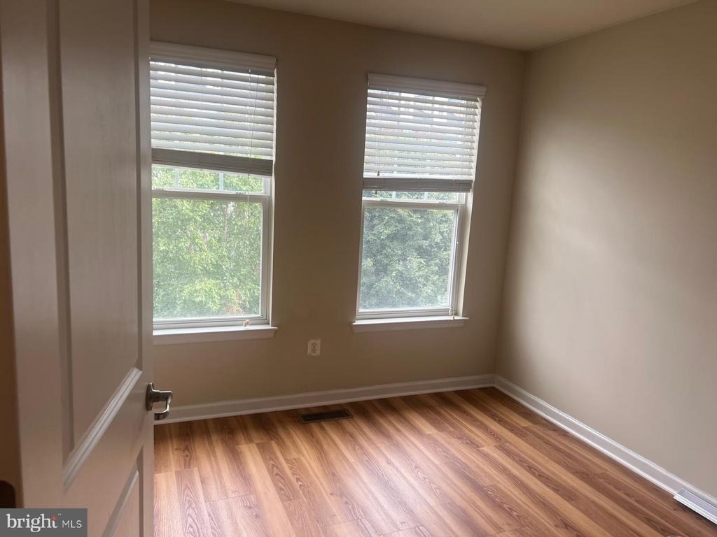 25550 Feltre Terrace - Photo 17