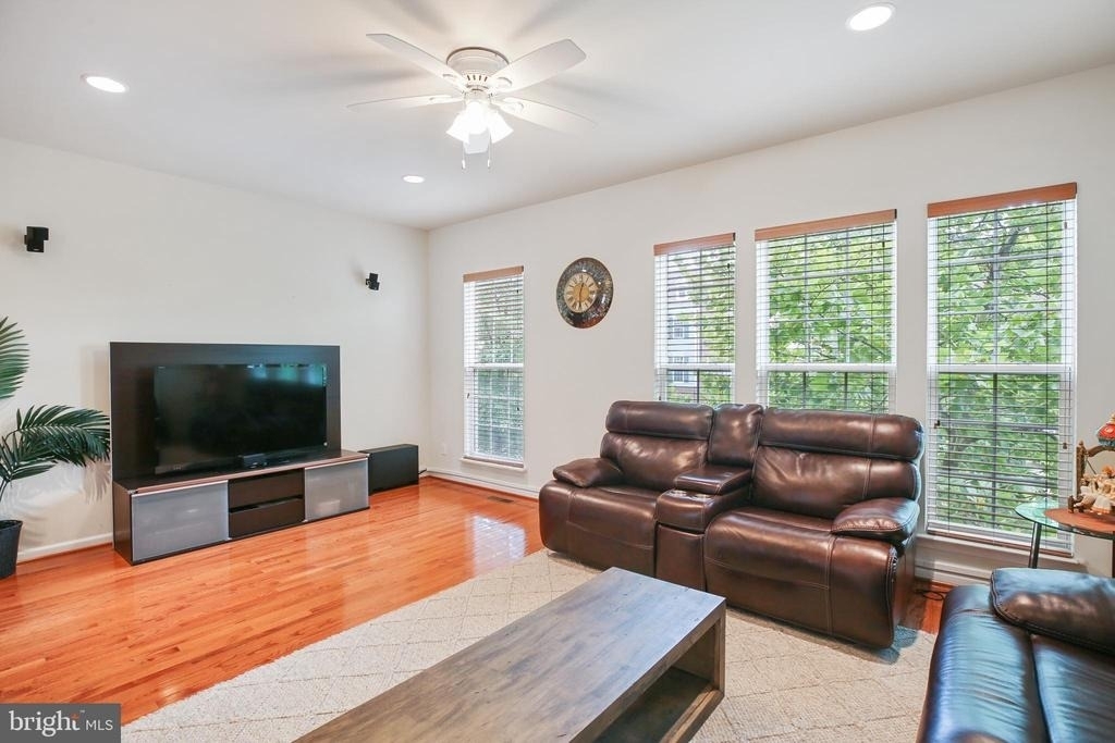25501 Amber Gate Terrace - Photo 11