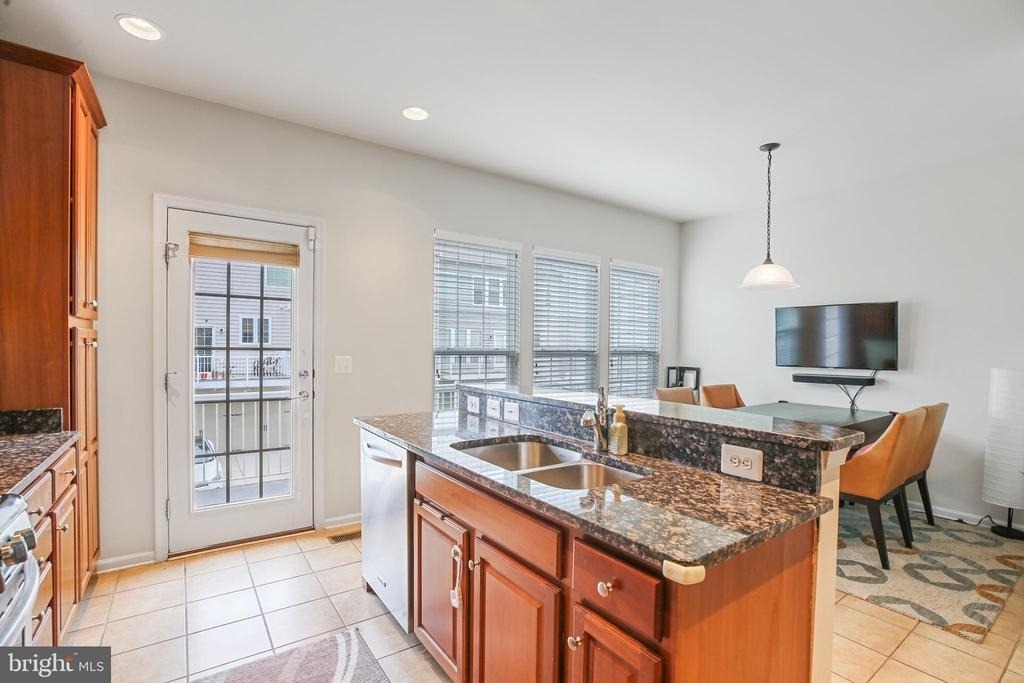 25501 Amber Gate Terrace - Photo 5