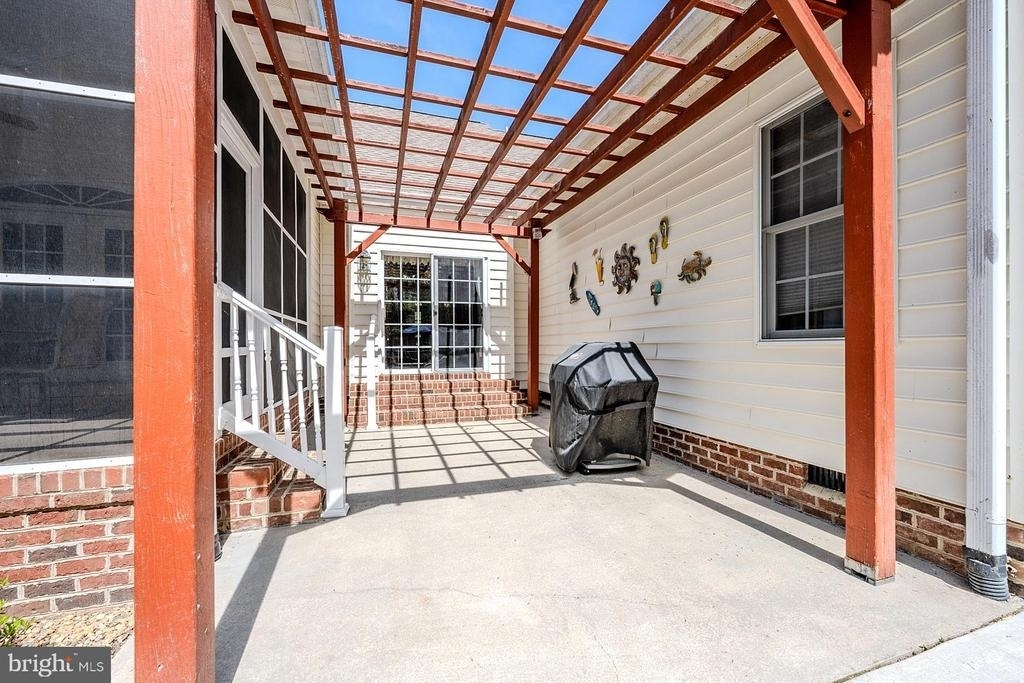 18224 Green Boulevard - Photo 5