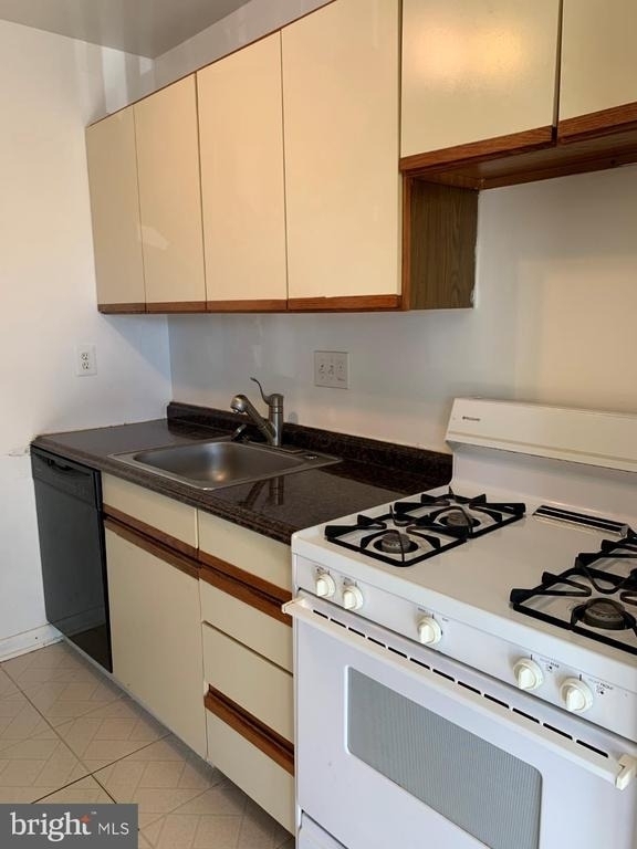 7602 Savannah Street - Photo 2